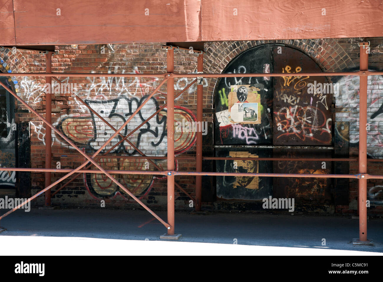 Graffiti on side of building Brooklyn New York USA Stock Photo - Alamy