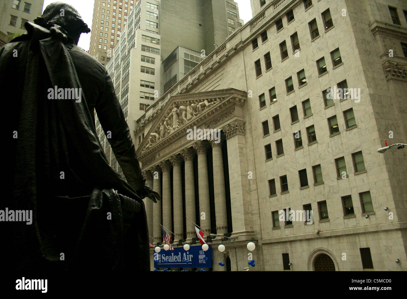 Washington statue Wall street New York Stock Photo Alamy