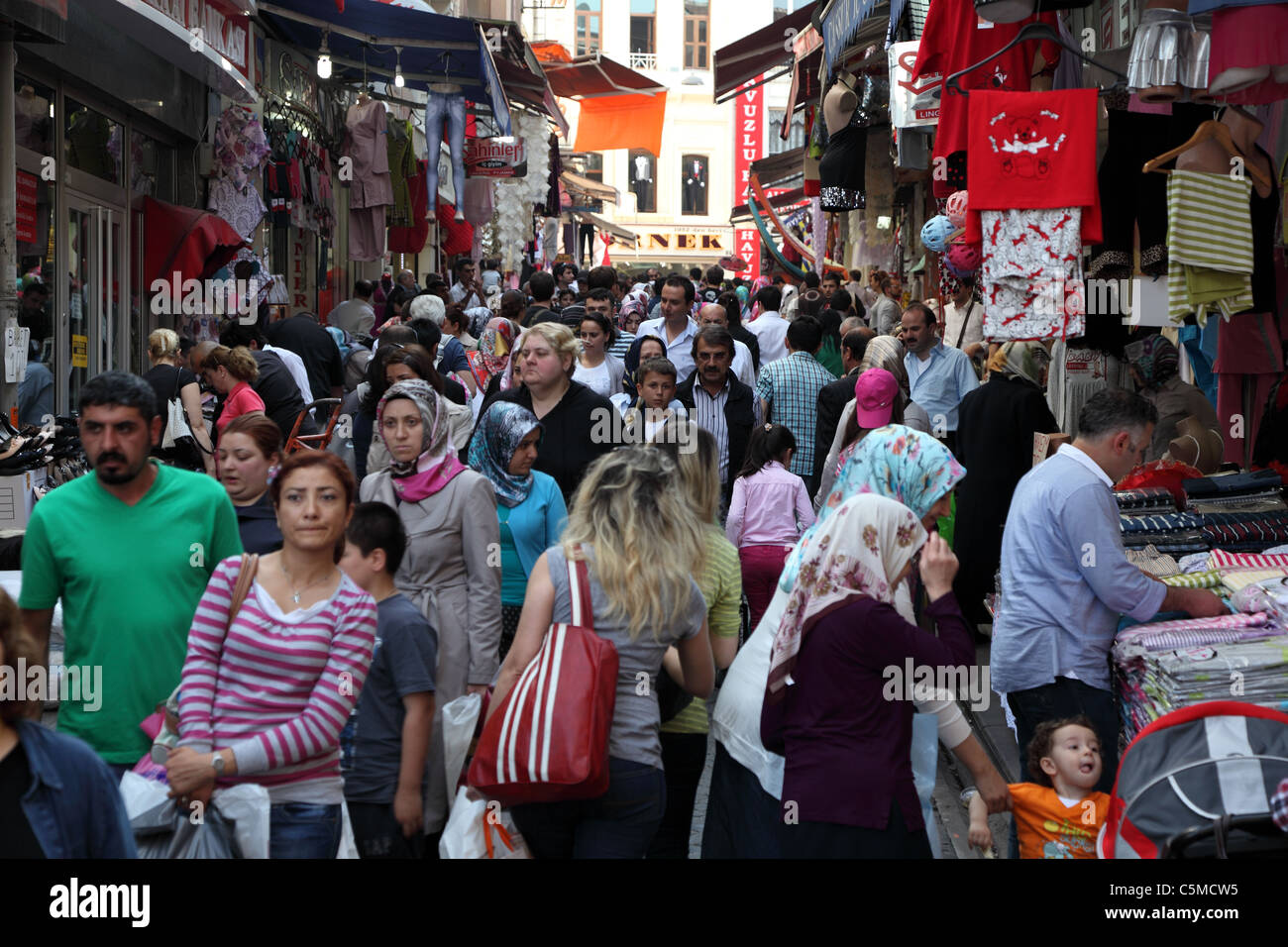 Crowded street hi-res stock photography and images - Alamy