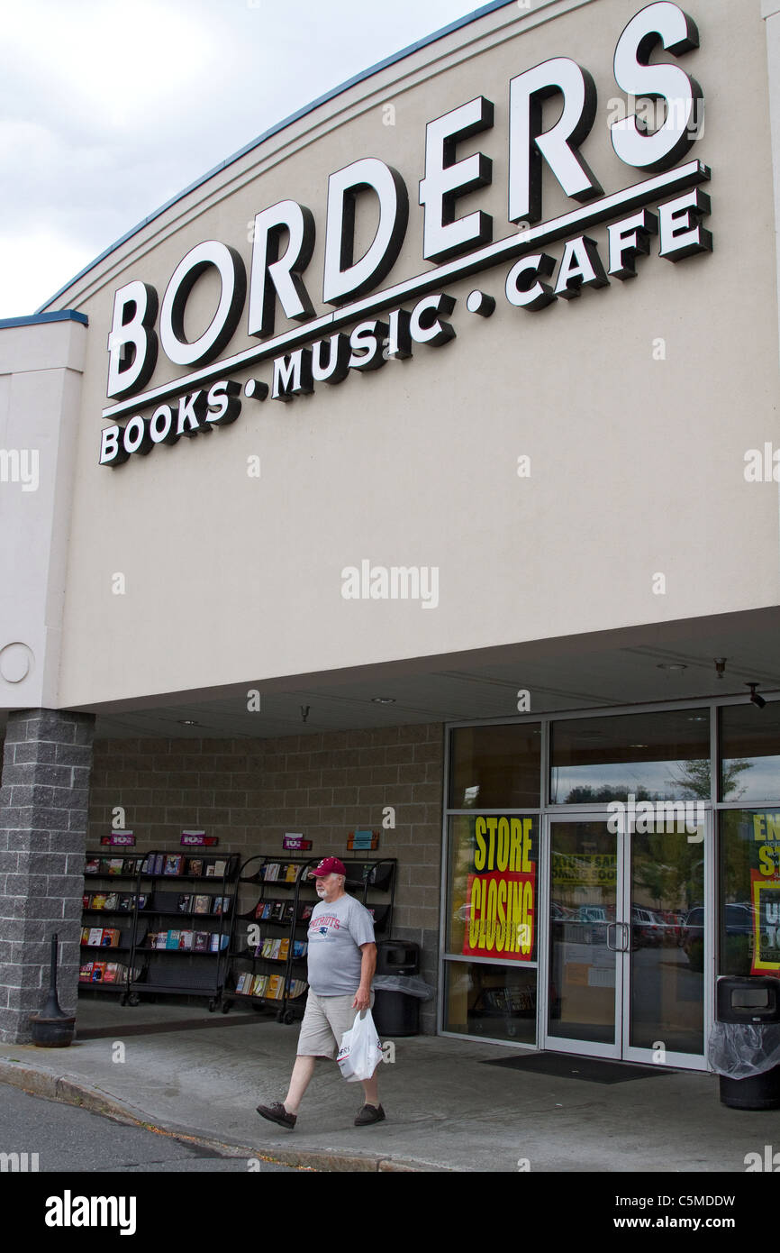 Borders books store going out of business has a clearance sale. Exterior. Stock Photo