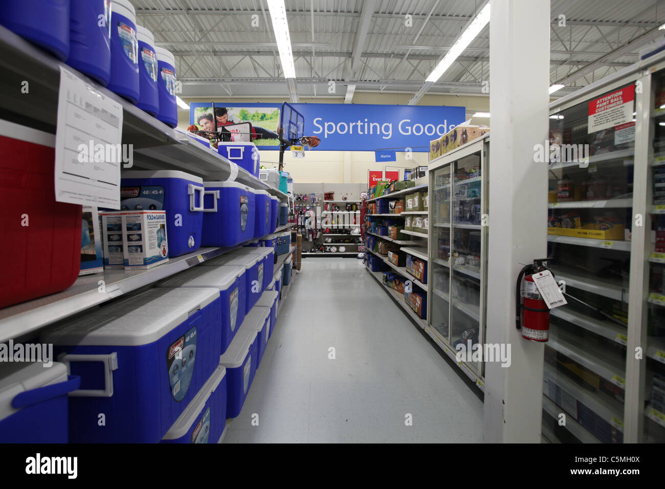 Walmart Sporting Goods Section In Walmart Supercentre In Kitchener C5MH0X 