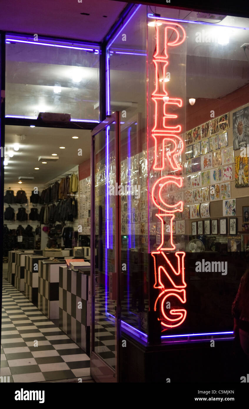 A shop for piercing on Hollywood Boulevard, Hollywood, California, USA - AT  NIGHT Stock Photo - Alamy