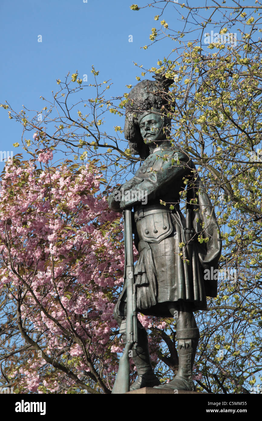 Black Watch Memorial in the blossom, Edinburgh, Scotland Stock Photo