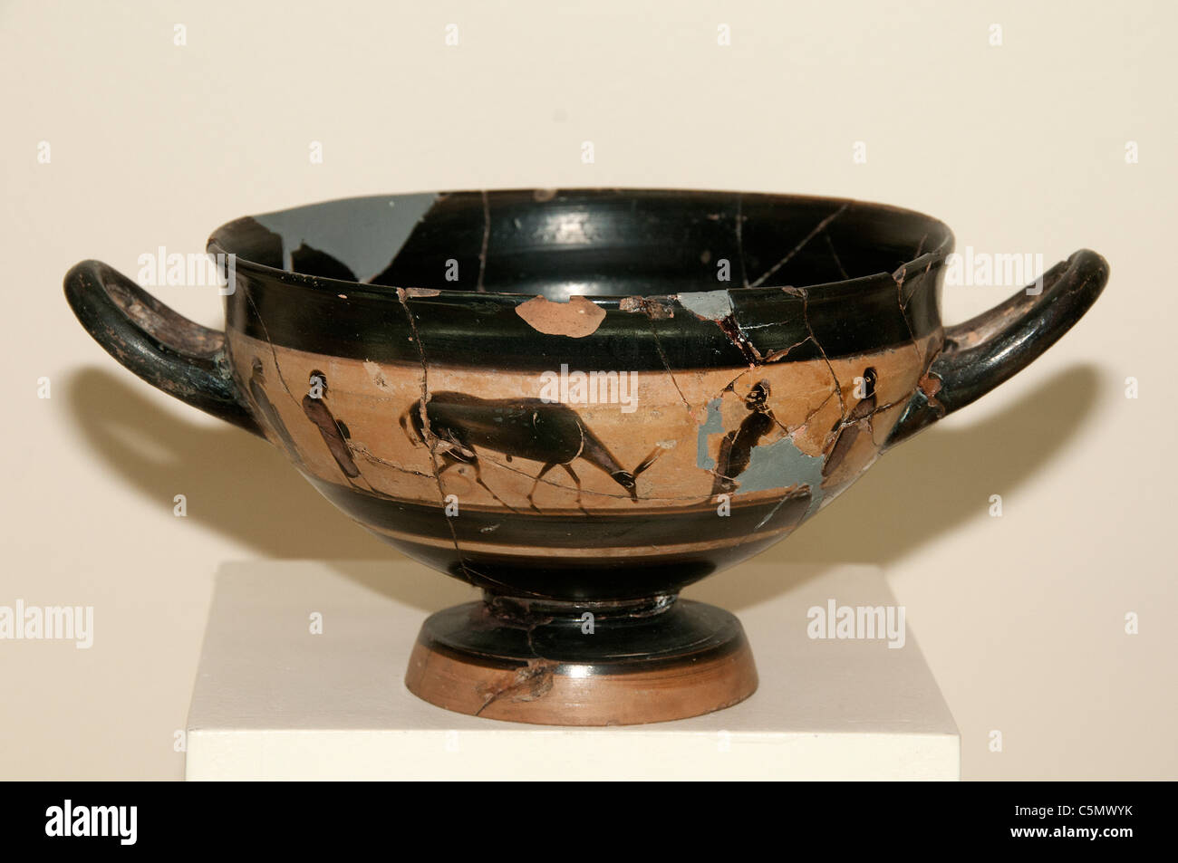 Kylix Cup Classical Period 5th Cent BC Wine drinking cup Greek Greece Pottery Stock Photo