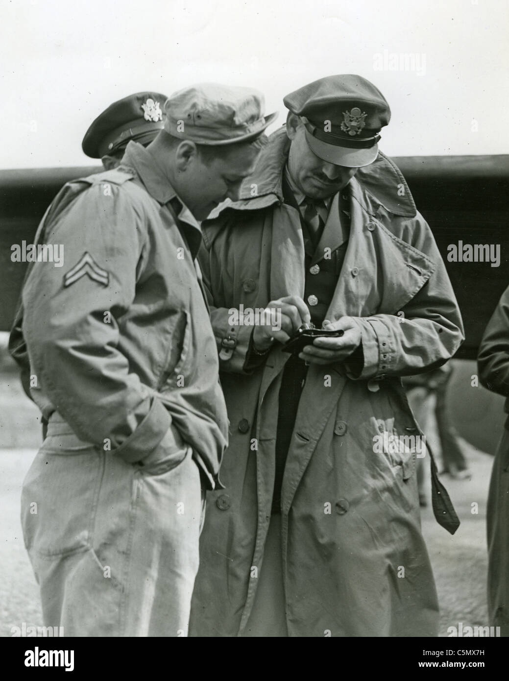 CLARK GABLE (1901-1960) US film actor at RAF Polebrook, England, in 1943 as an observer-air gunner with USAAF 351st Bomb Group Stock Photo