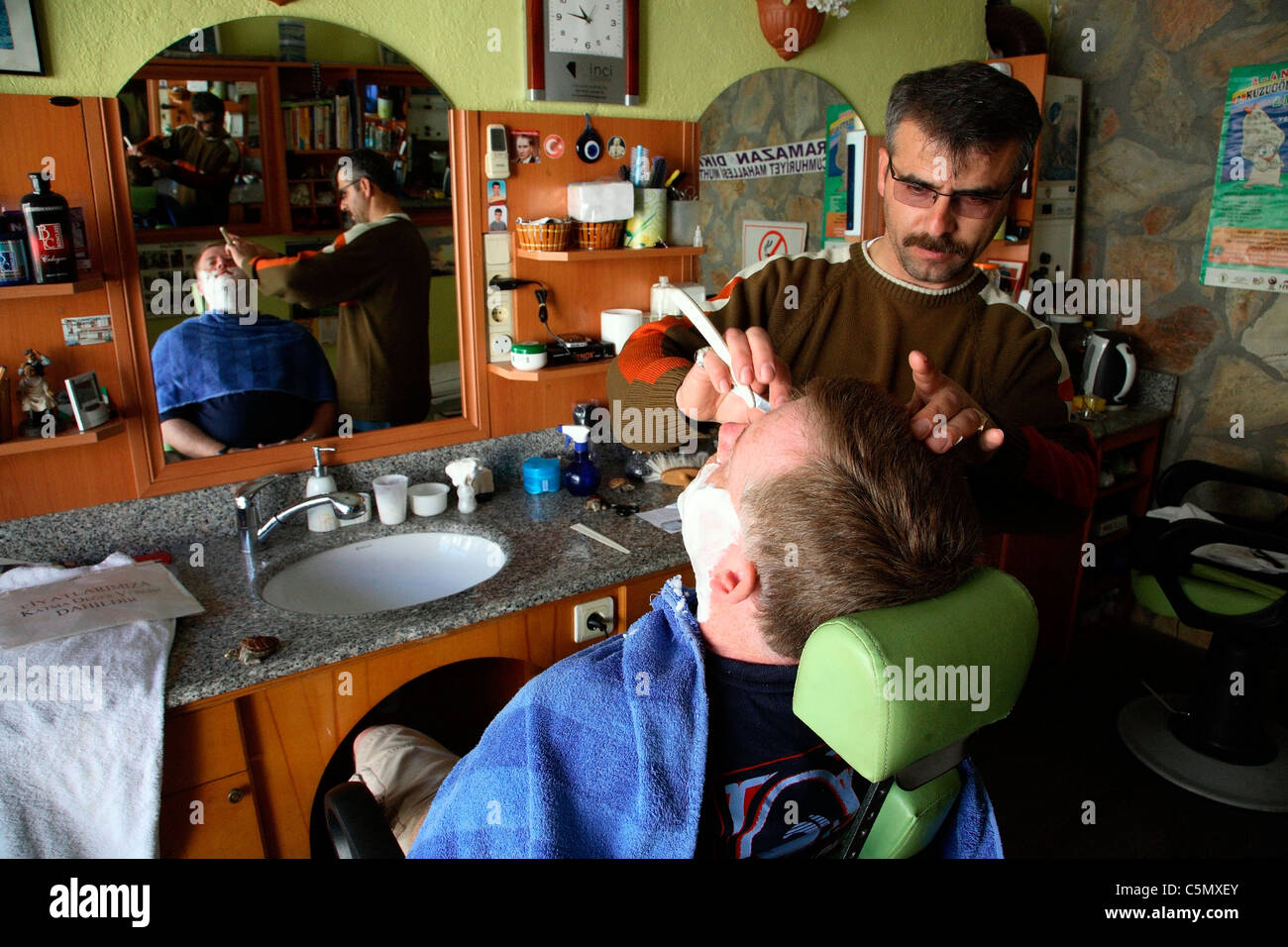 Turkish barber shaving with cut throat Stock Photo Alamy