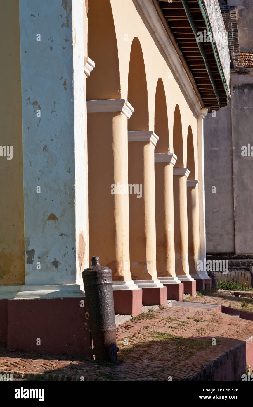 Cuba, Trinidad. Columns in front of the Palacio Brunet. Stock Photo