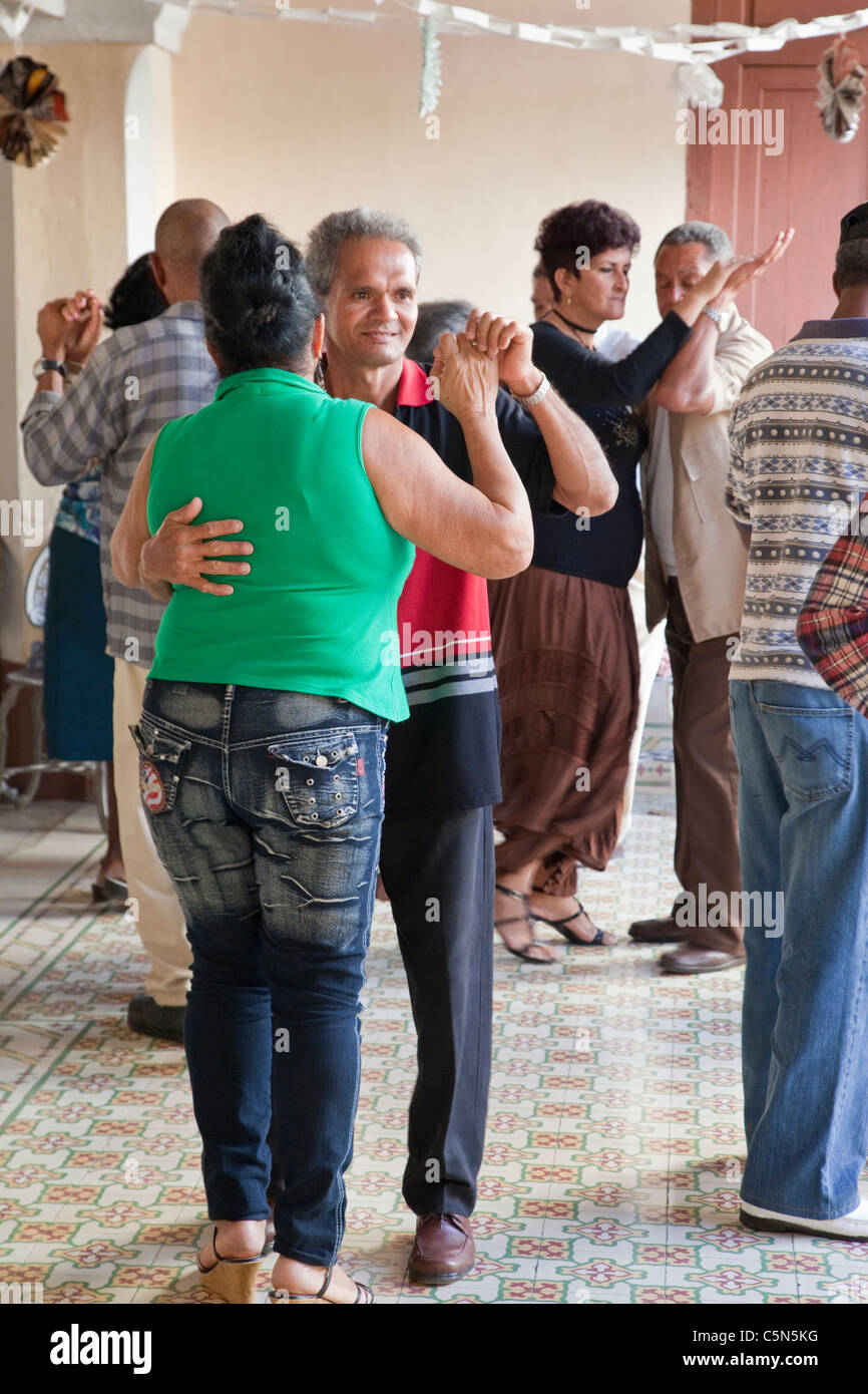 Cuban dancing hi-res stock photography and images - Alamy