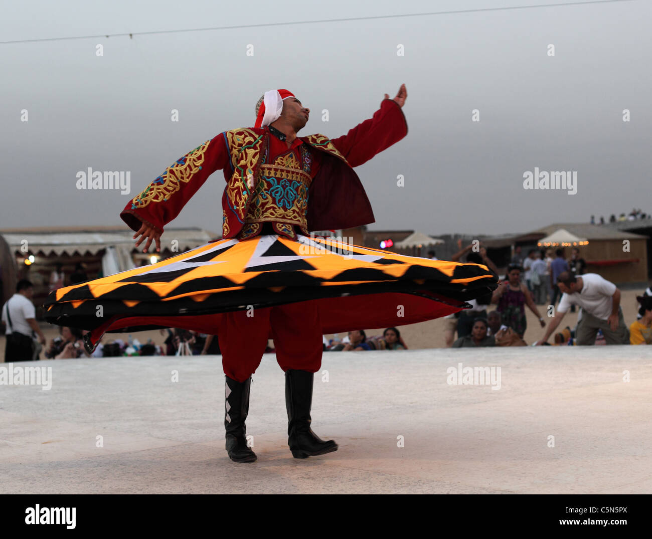 Traditional dance uae hires stock photography and images Alamy