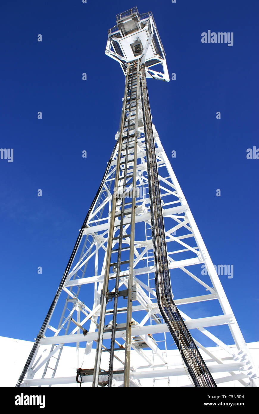 Feed tower of the Jodrell Bank MKI Lovell radio telescope Stock Photo