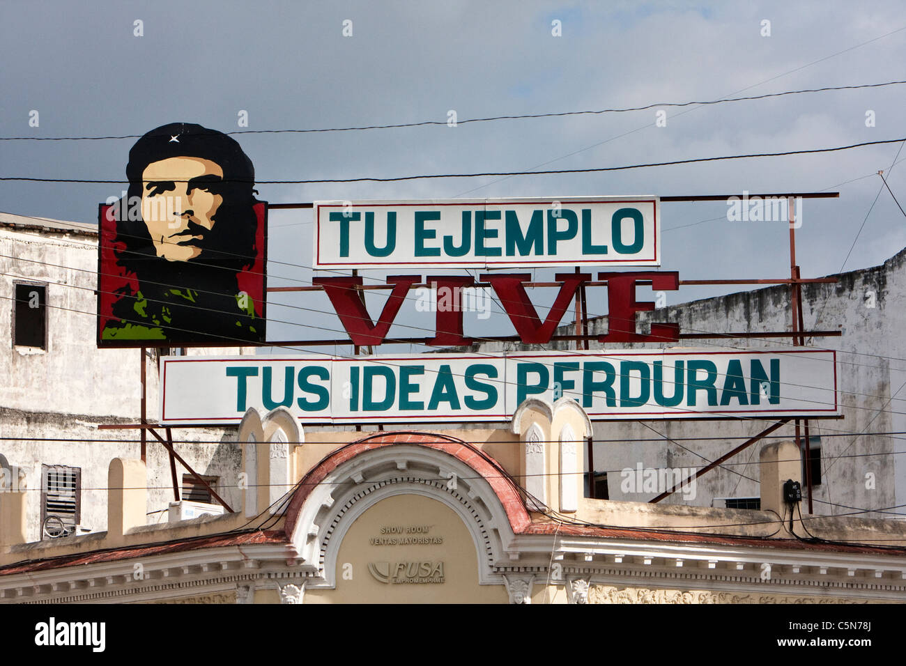 Cuba, Cienfuegos. Billboard to Che Guevara. 'Your example lives; your ideas will endure.' Stock Photo