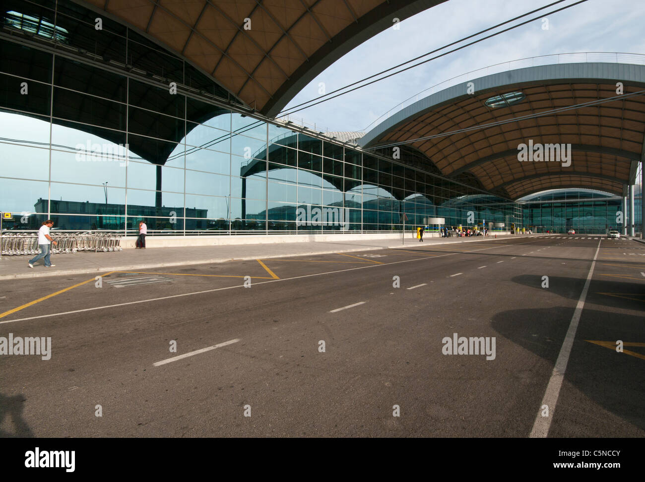 Alicante airport hi-res stock photography and images - Alamy