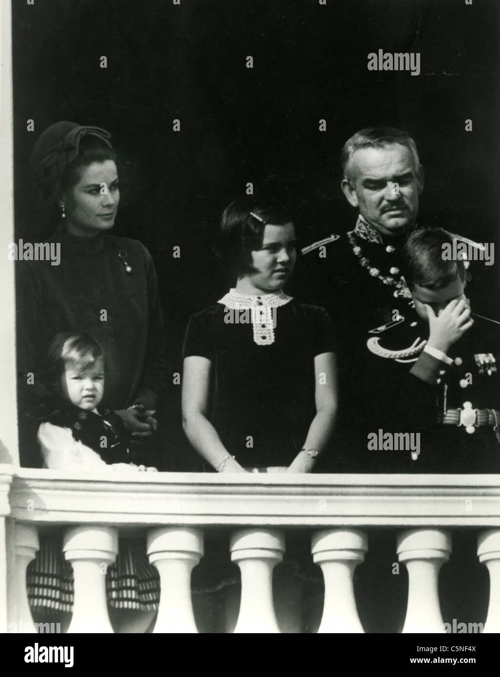 Grace Kelly With Prince Rainier Iii Of Monaco And The Children Stock Photo Alamy Grace Kelly With Prince Rainier Iii Of Monaco And The Children Stock Photo Alamy