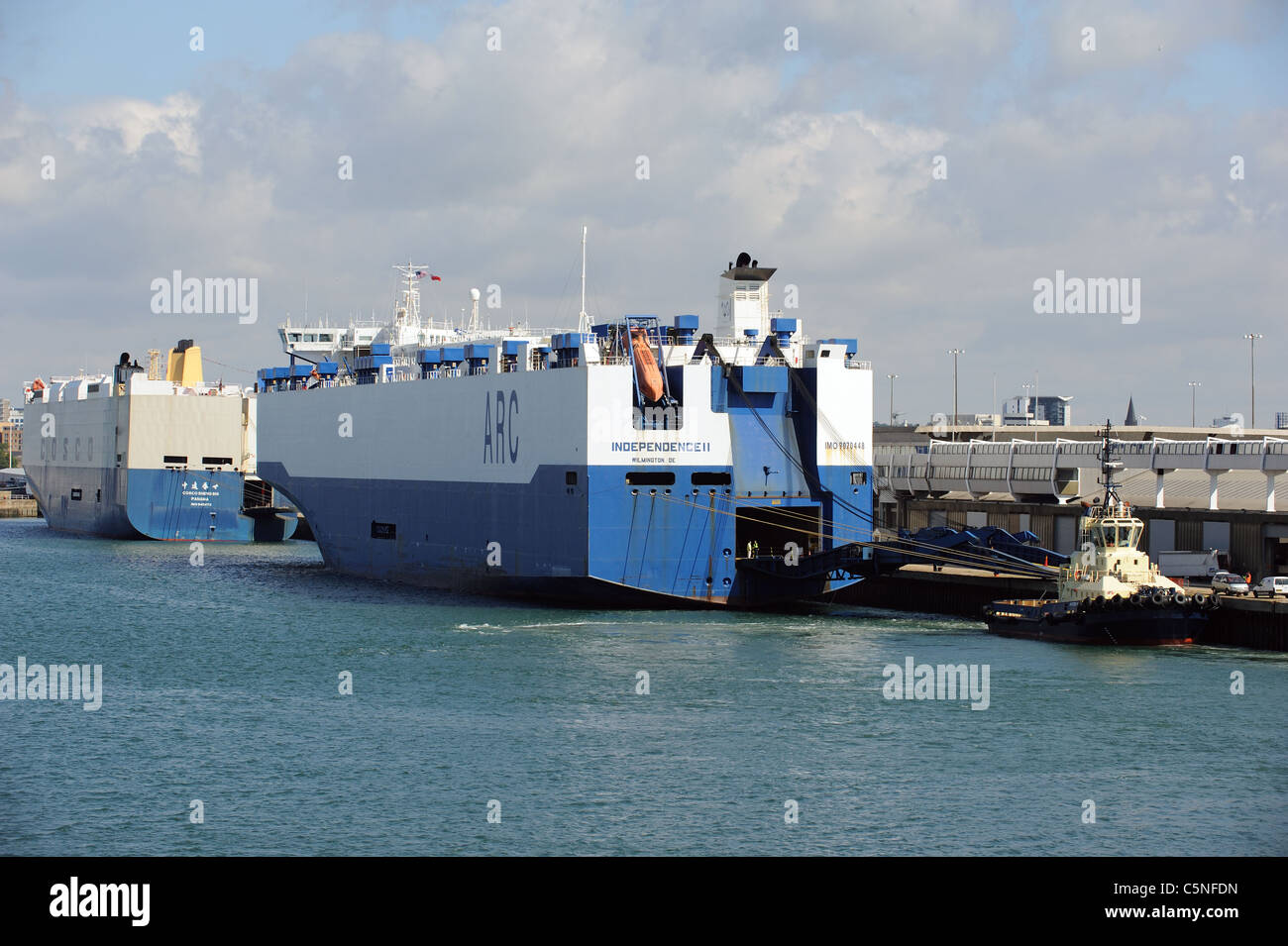 Southampton Docks southern England an ARC company roro vehicle carrier Independence II berthed alongside Stock Photo