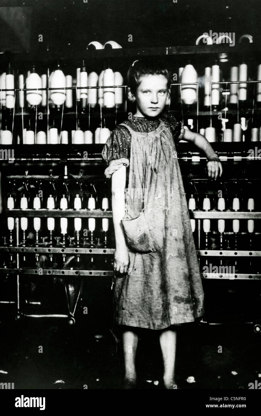 addie card, anaemic little spinner in north pownal cotton mill, vermont 1910 Stock Photo