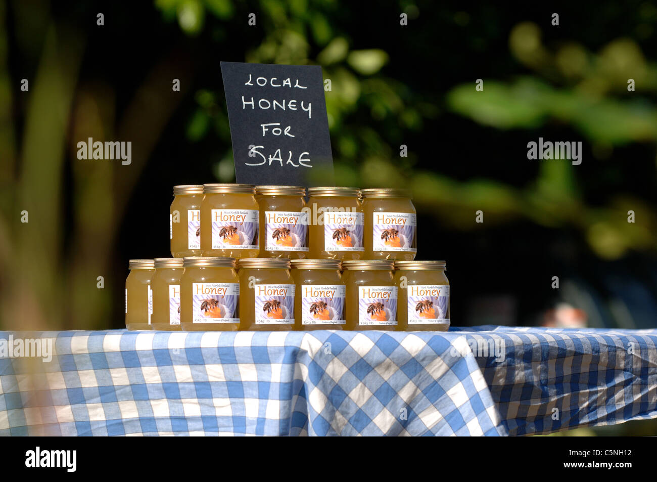 Jars of liquid honey for sale Stock Photo Alamy