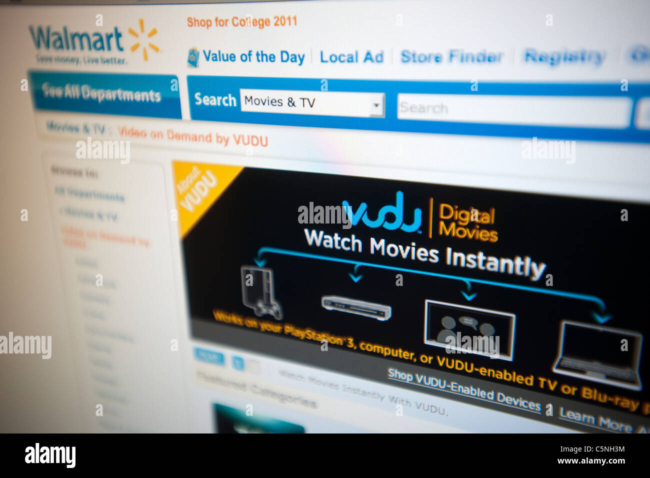 The e-commerce website of Walmart featuring their Vudu video streaming service Stock Photo