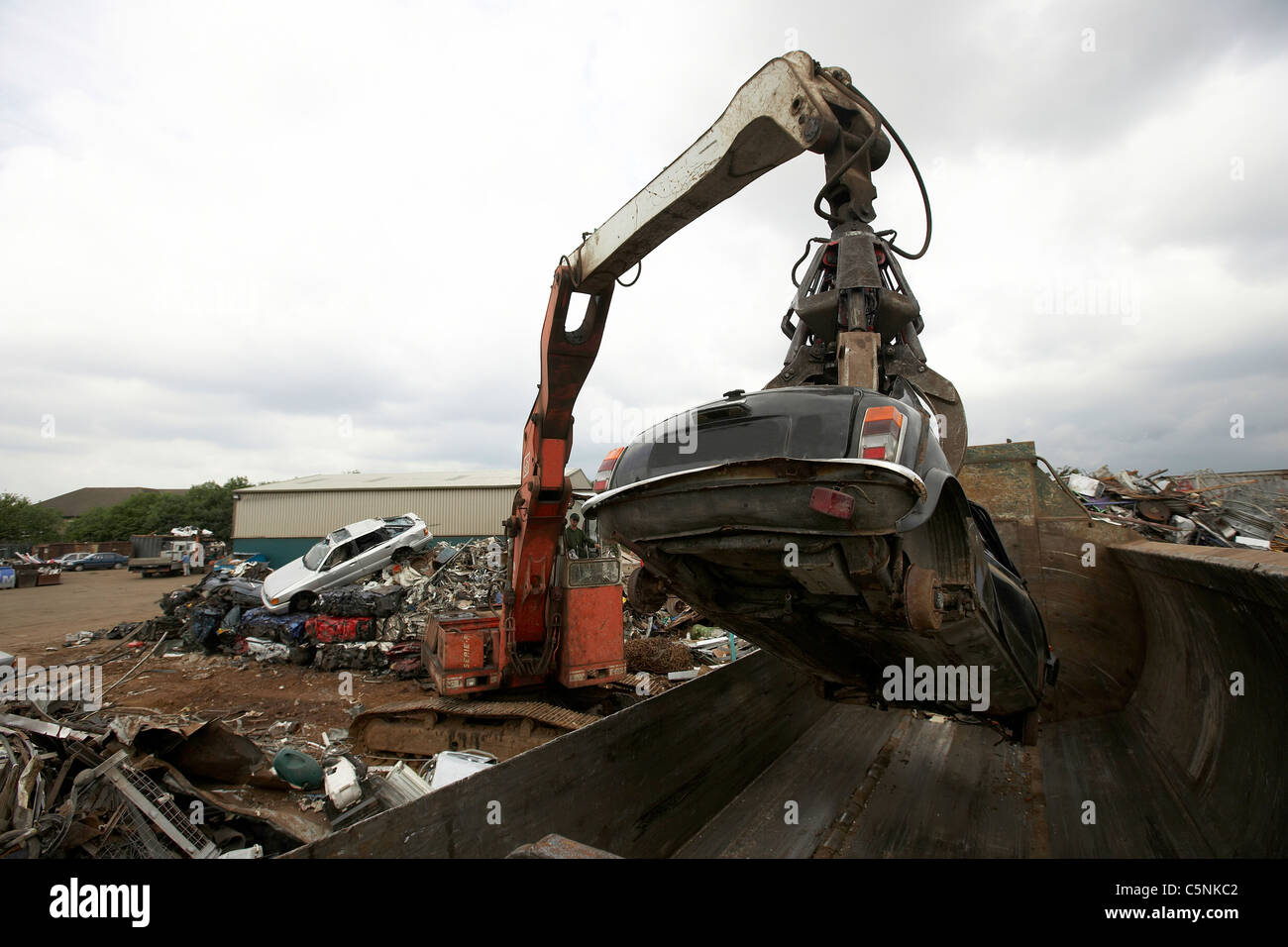 thumbnail image 2 of N Gauge 1:148 Scale Scrapyard Car Crusher & Baler Model (Painted, UK Seller) 2 of 6