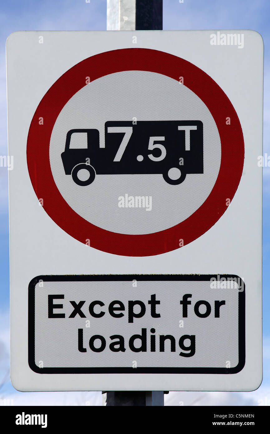 Prohibited weight warning, lorry British road traffic sign Stock Photo
