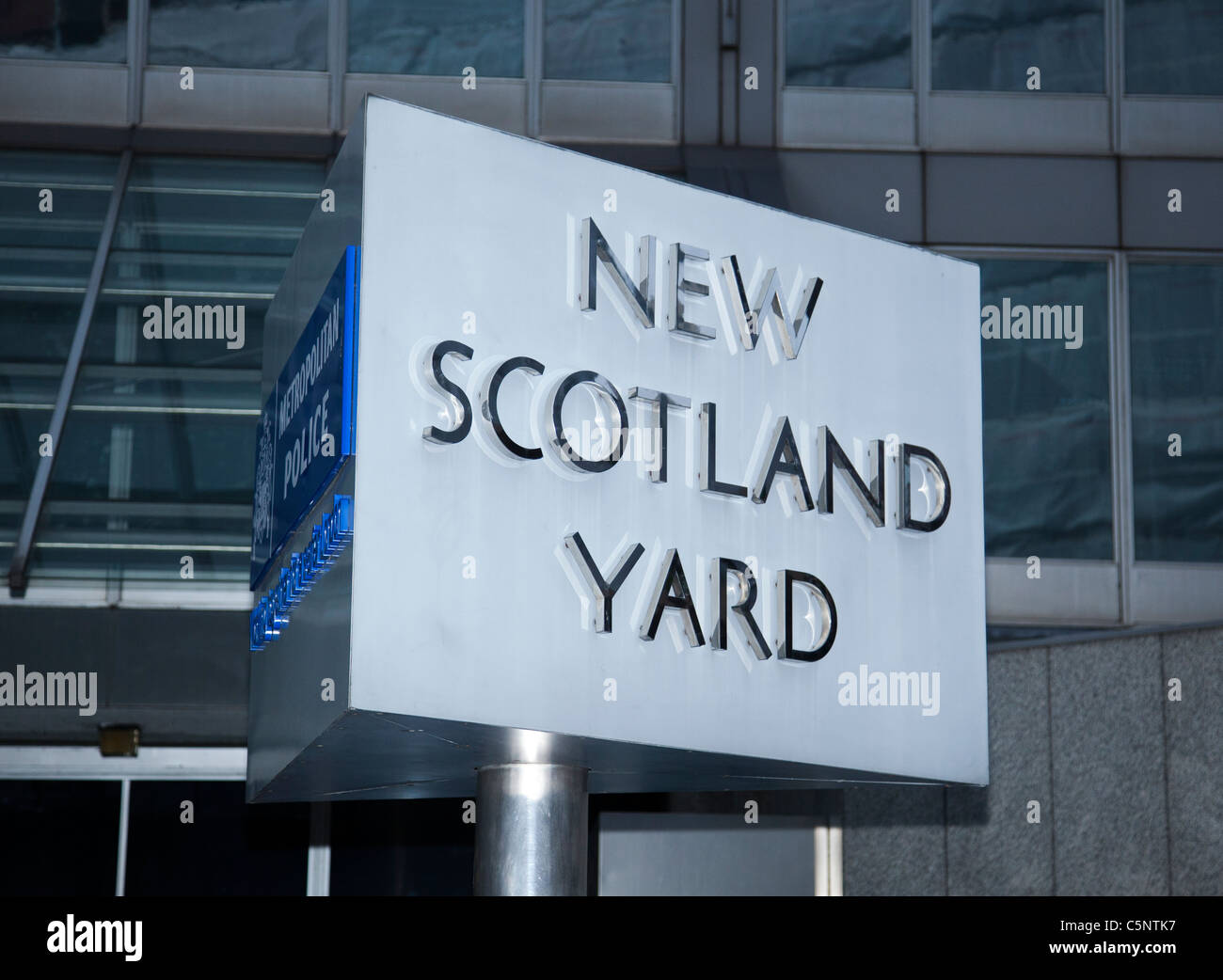 The New Scotland Yard Metropolitan Police Service sign outside New Scotland Yard in London. Stock Photo