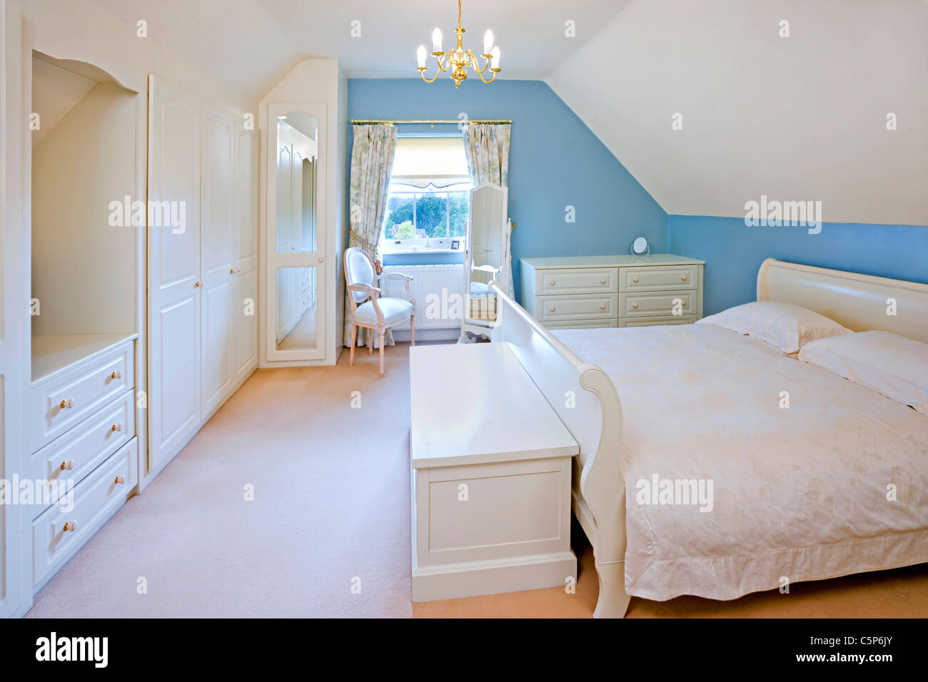 Interior of a traditional english bedroom Stock Photo Alamy