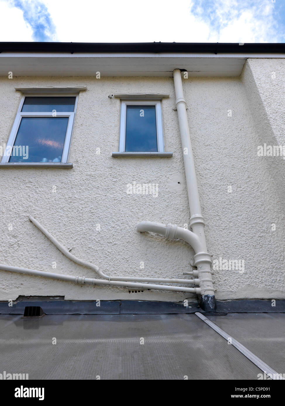 Overflow Pipe Leaking Outside House At Winfred Gold Blog