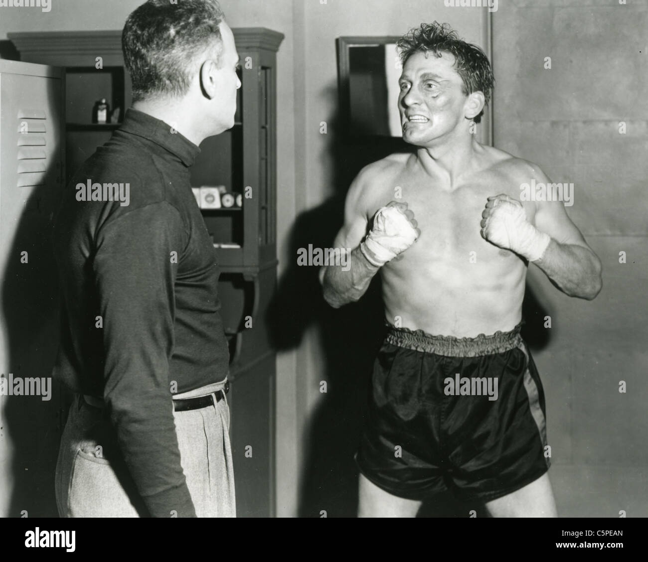 CHAMPION 1949 United Artists film with Kirk Douglas at right as "Midge'  Kelly Stock Photo - Alamy