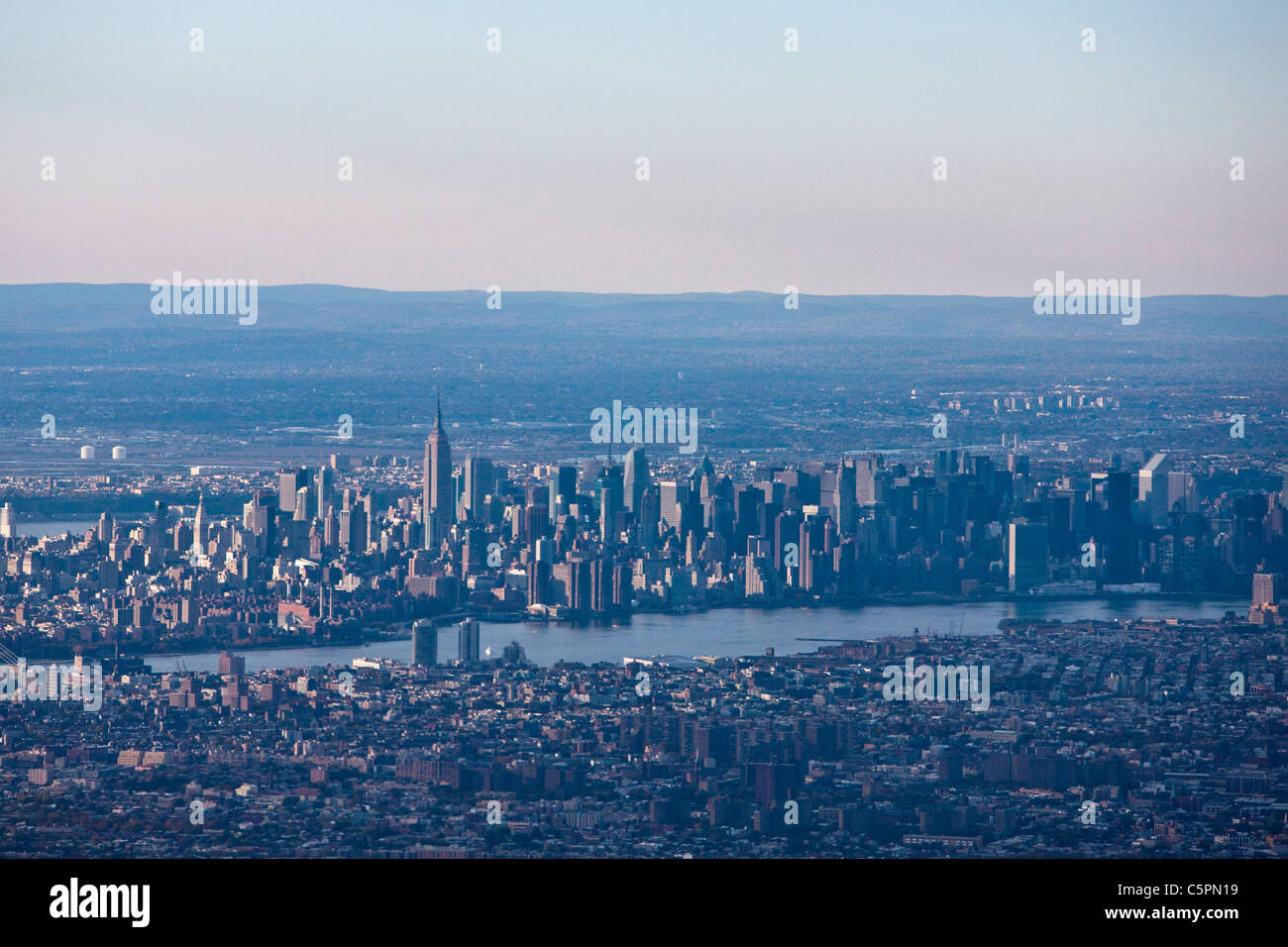 Sunset view new york skyline hi-res stock photography and images - Alamy