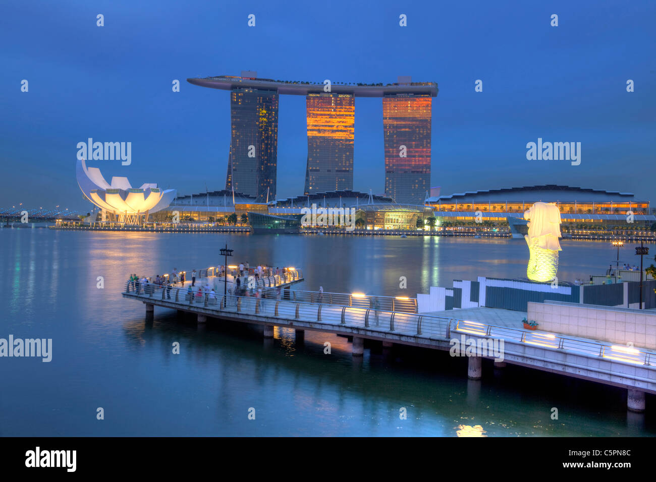 Mbs Colouring Marina Bay Sands and Merlion, Singapore Stock Photo - Alamy
