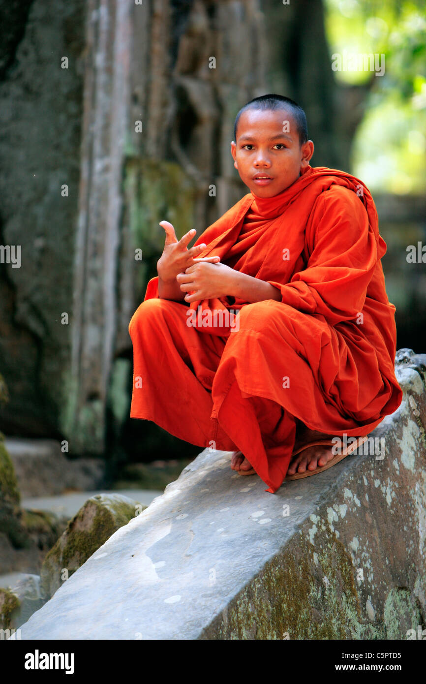 Cambodia temple monk hi-res stock photography and images - Alamy