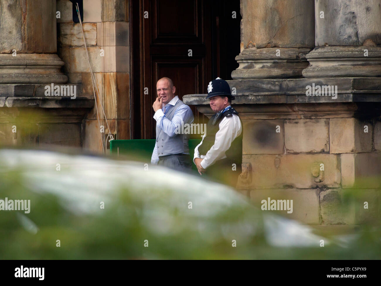 Mike Tyndall arrives back at  the Palace of Holyroodhouse the day after his wedding to Zara Phillips, still wearing his wedding  Stock Photo