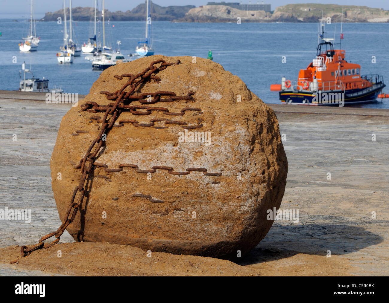One of Andy Goldsworthy’s Alderney Stones disintegrates to reveal rusty chains. Alderney, Channel Islands, Stock Photo