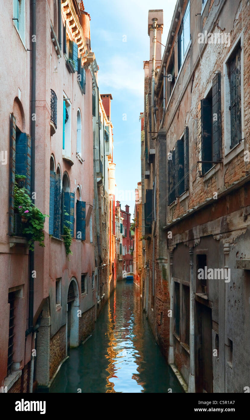 Nice summer venetian canal view (Venice, Italy Stock Photo - Alamy
