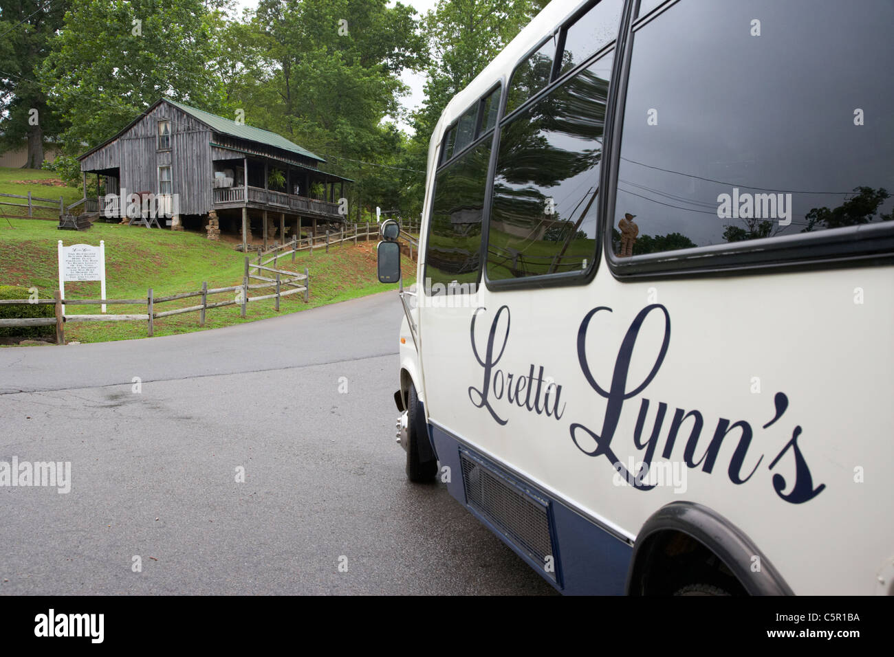 tourists guided tour bus on loretta lynn dude ranch hurricane mills tennessee usa Stock Photo