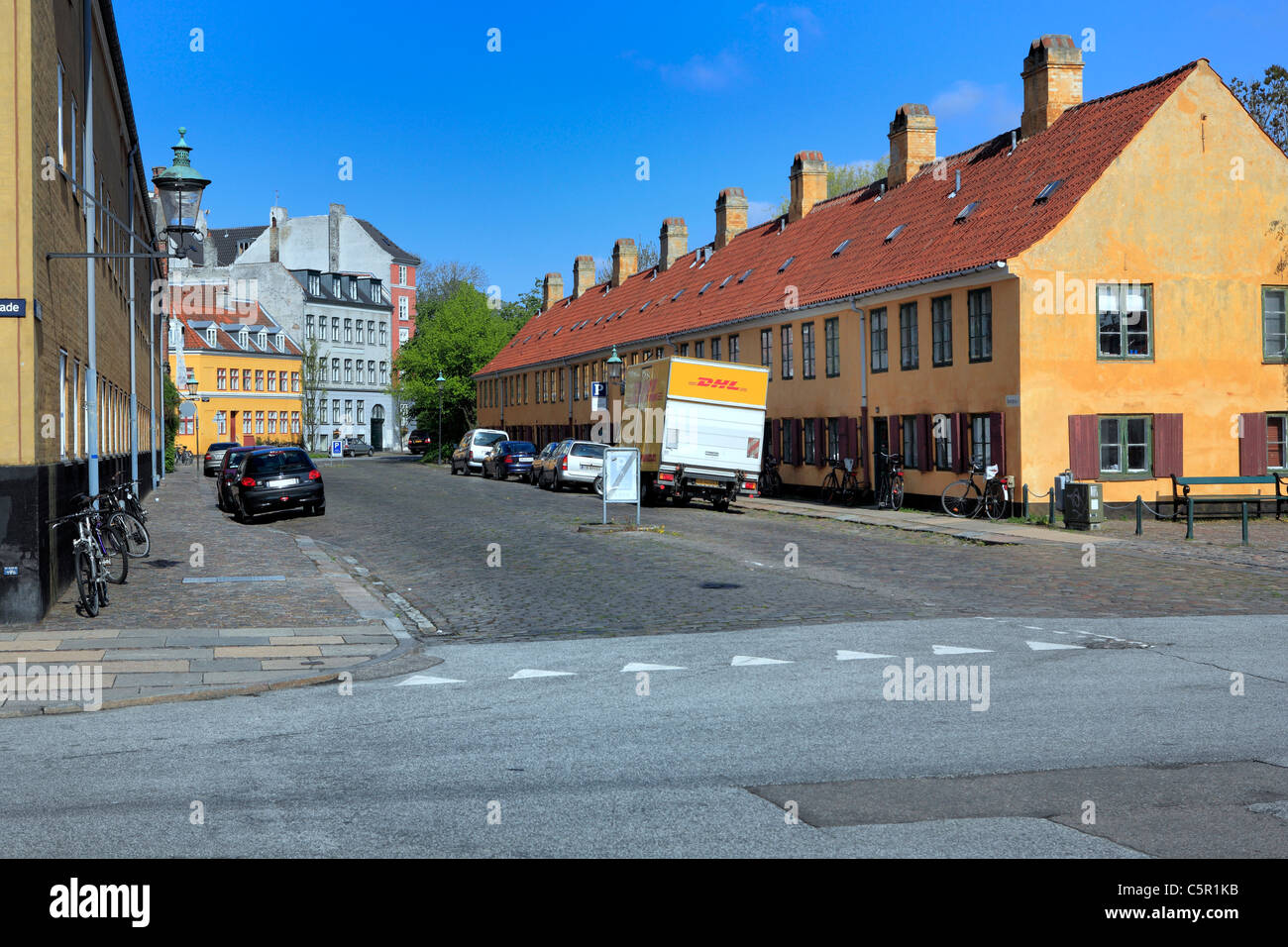 17th century houses hi-res stock photography and images - Alamy