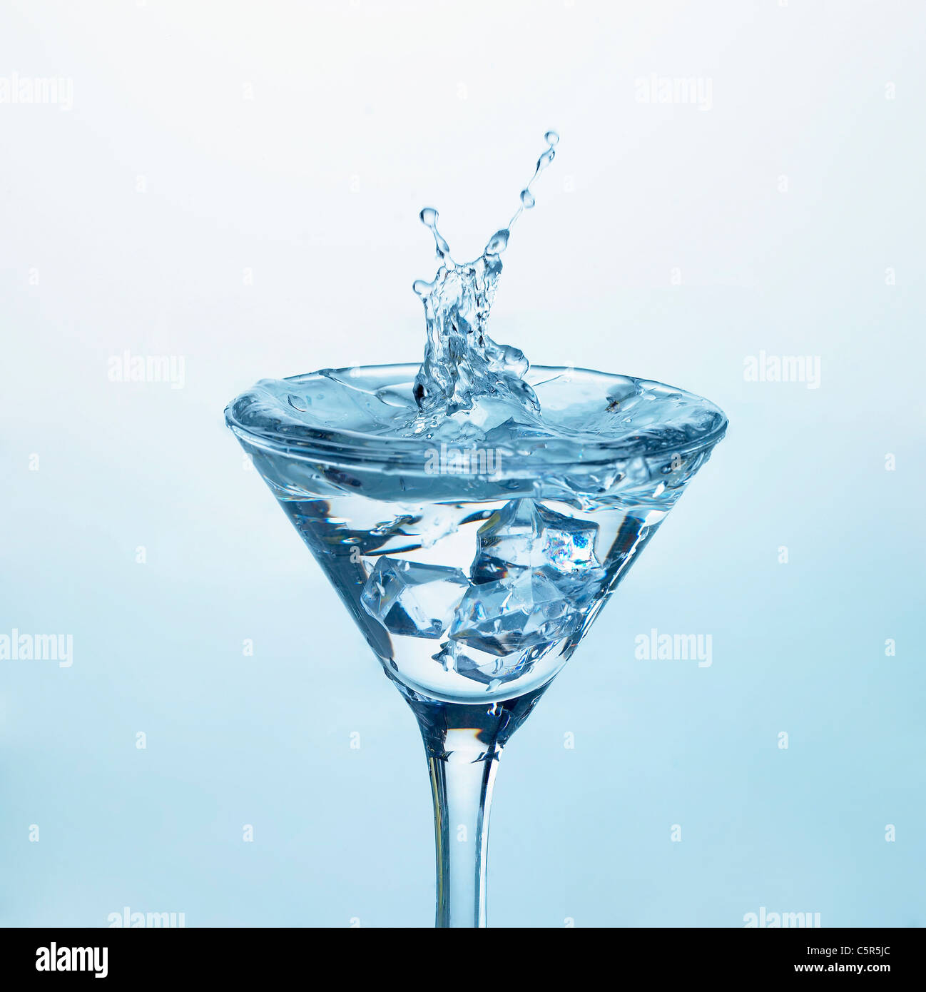 Ice splashes water glass hi-res stock photography and images - Alamy