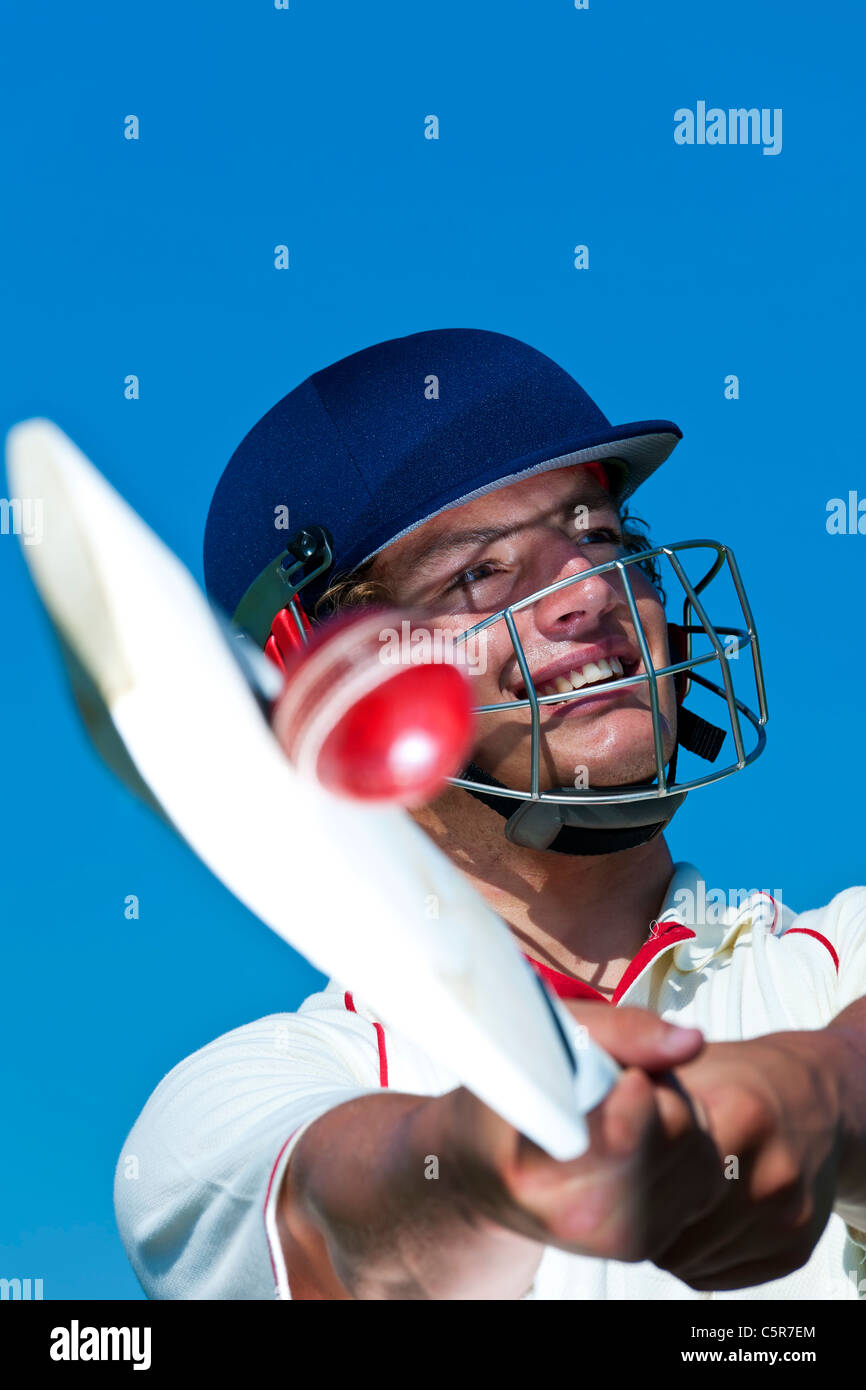 Ball strikes bat hi-res stock photography and images - Alamy