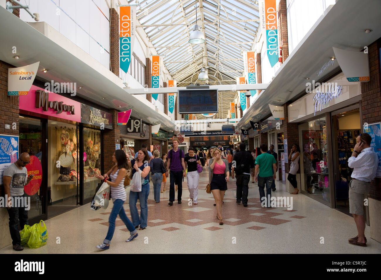 Clapham junction Station Concourse Entrance Stock Photo Alamy