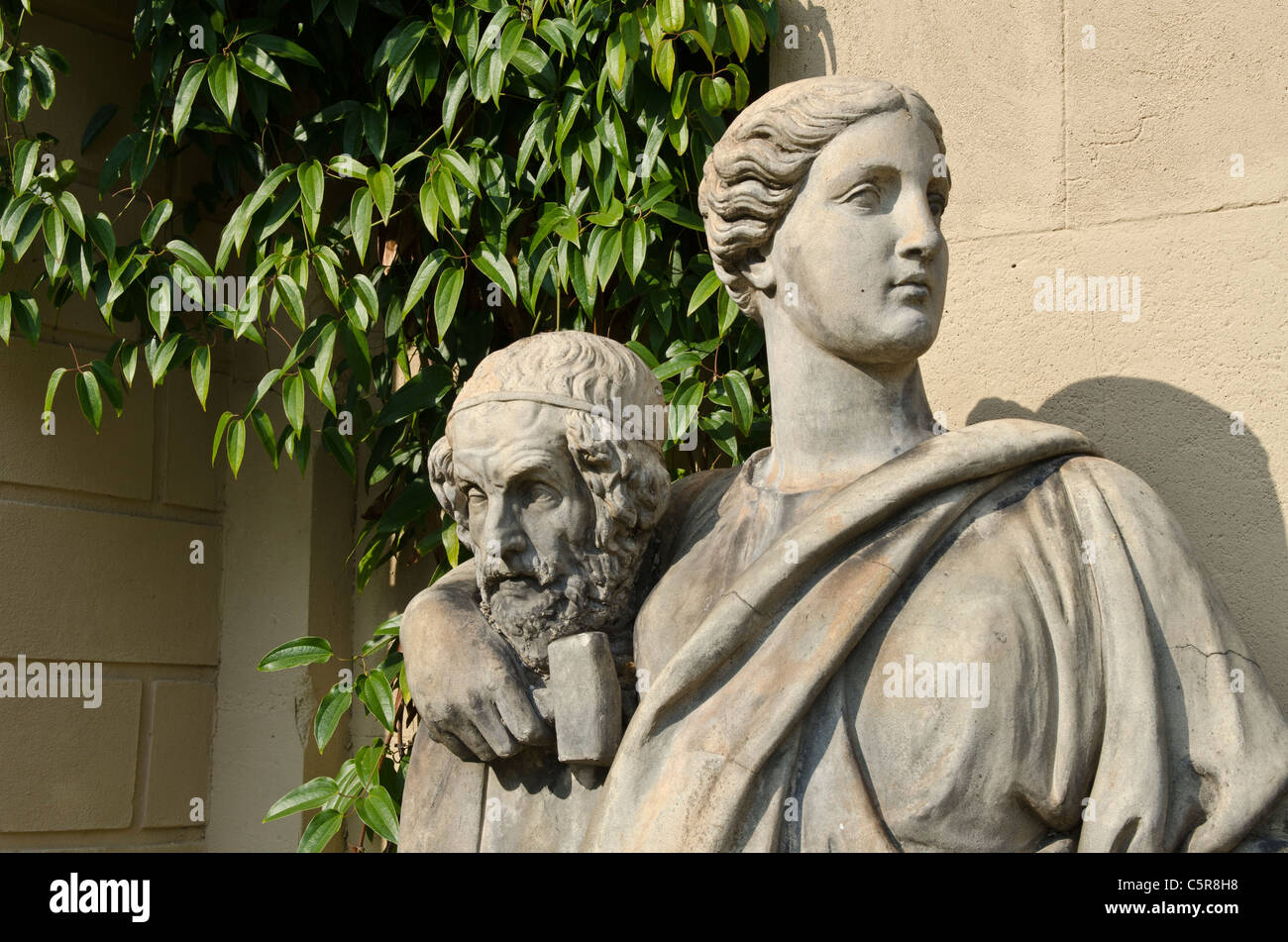 Statue in Lancaster House garden Stock Photo Alamy