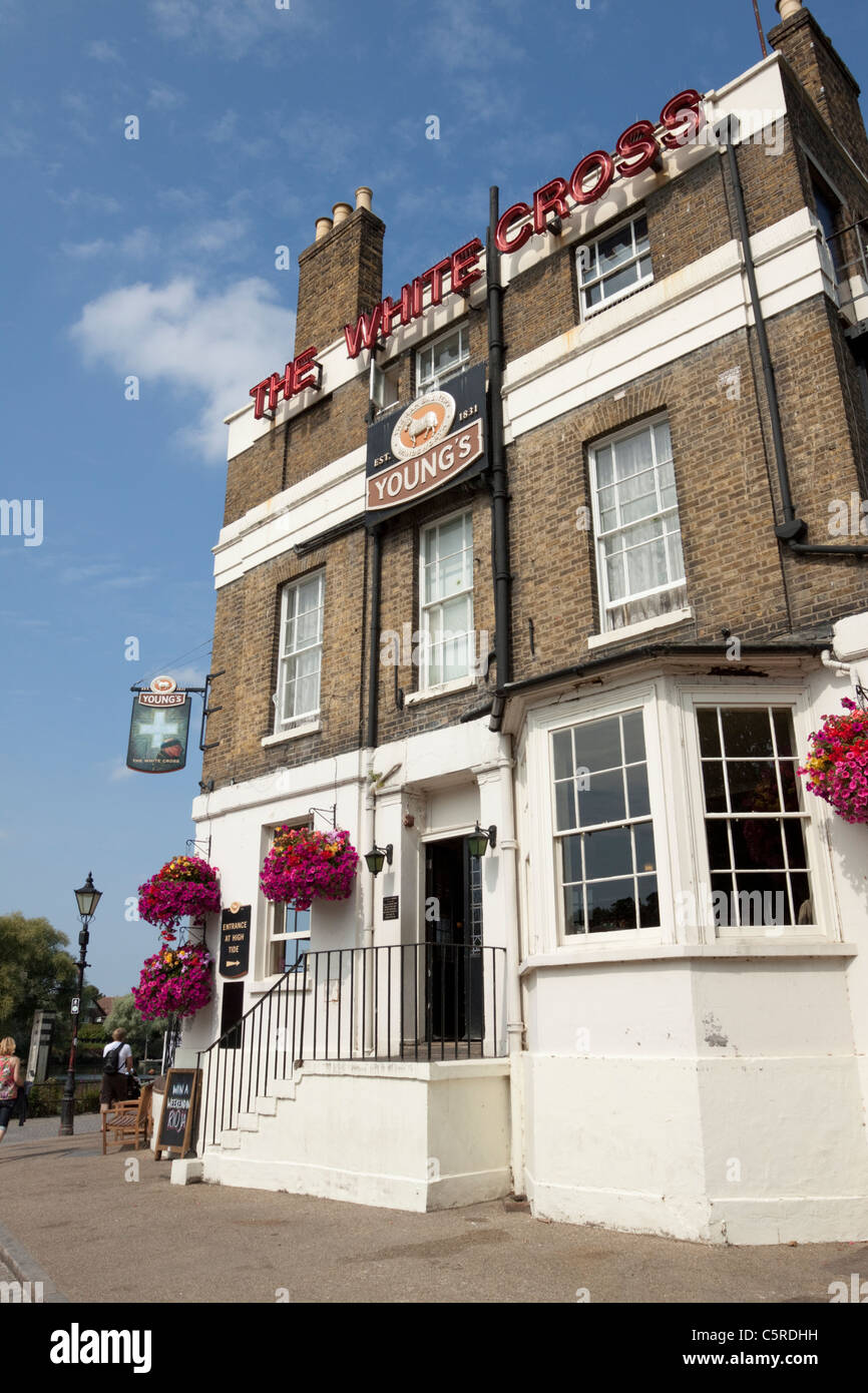 White cross richmond pub hires stock photography and images Alamy