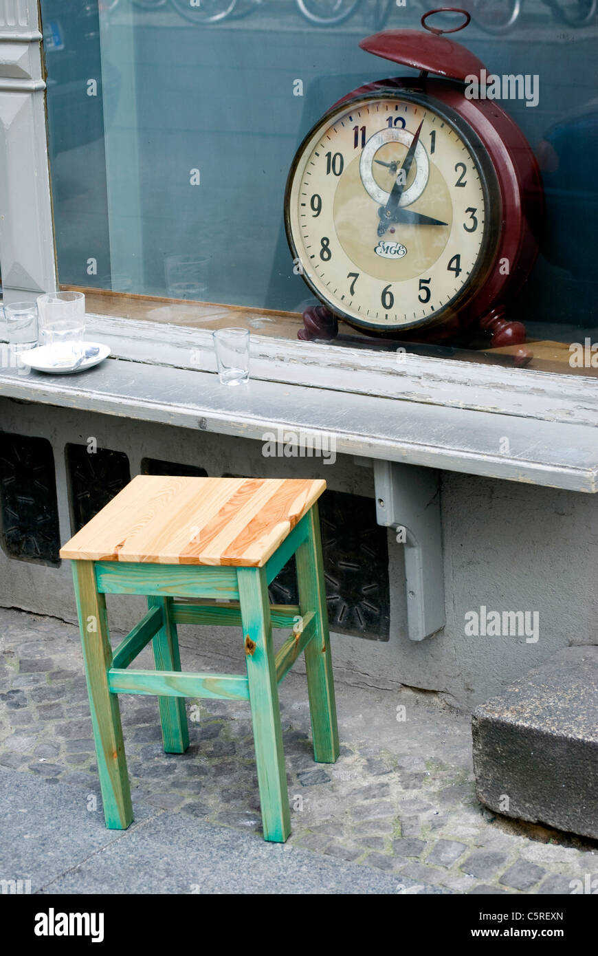 Giant clock in shop window hires stock photography and images Alamy
