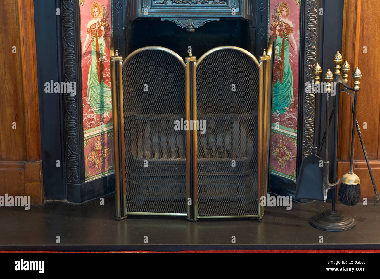 Cast iron fireplace hires stock photography and images Alamy