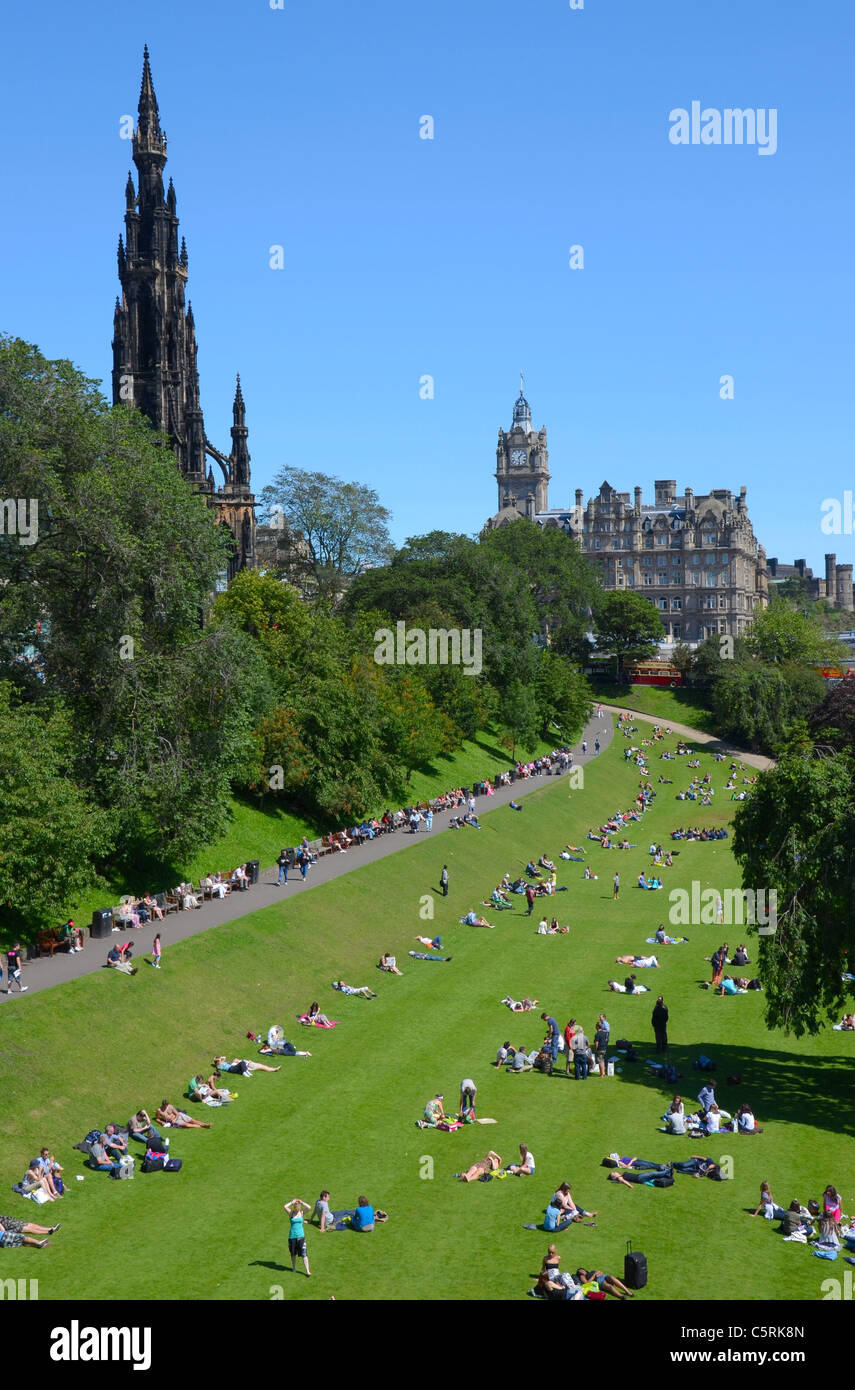 Looking across Princes Street Gardens to the Balmoral Hotel and the Scott Monument in Edinburgh, Scotland, UK Stock Photo