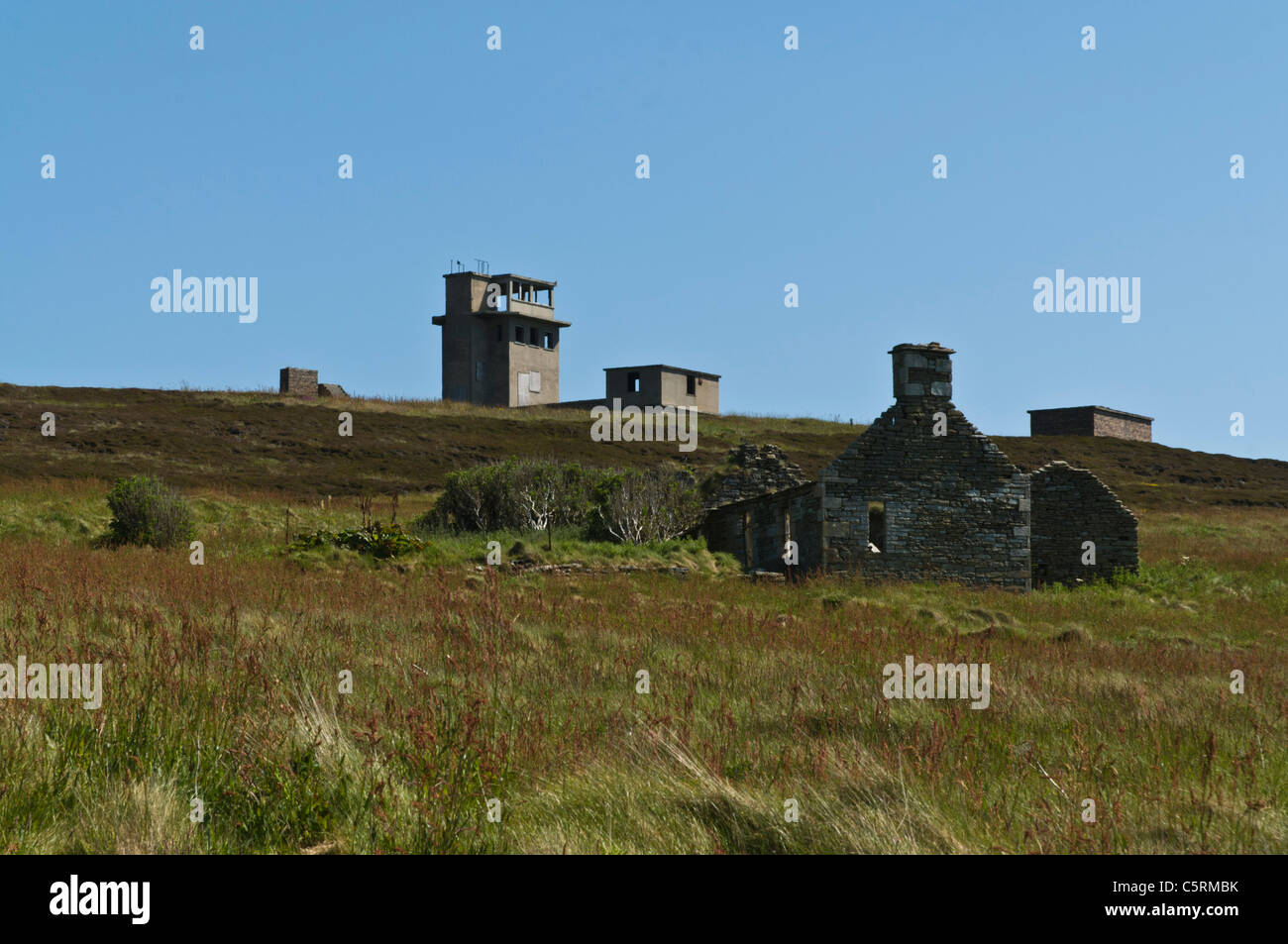 dh Stanger Head FLOTTA ORKNEY Ruined stone cottage and wartime battery ruins uk Stock Photo