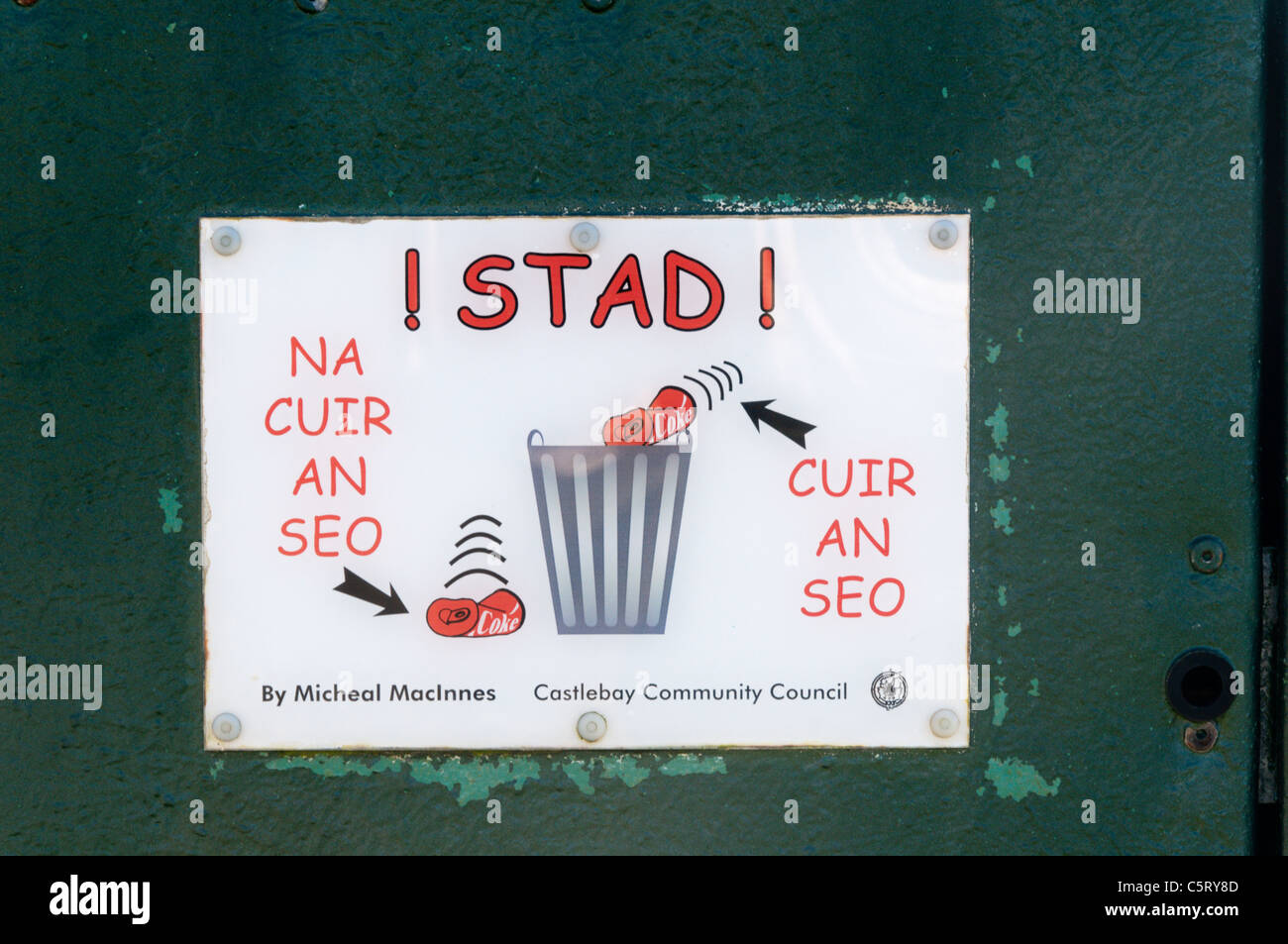 An anti-litter message in Gaelic on a sign in Scotland Stock Photo