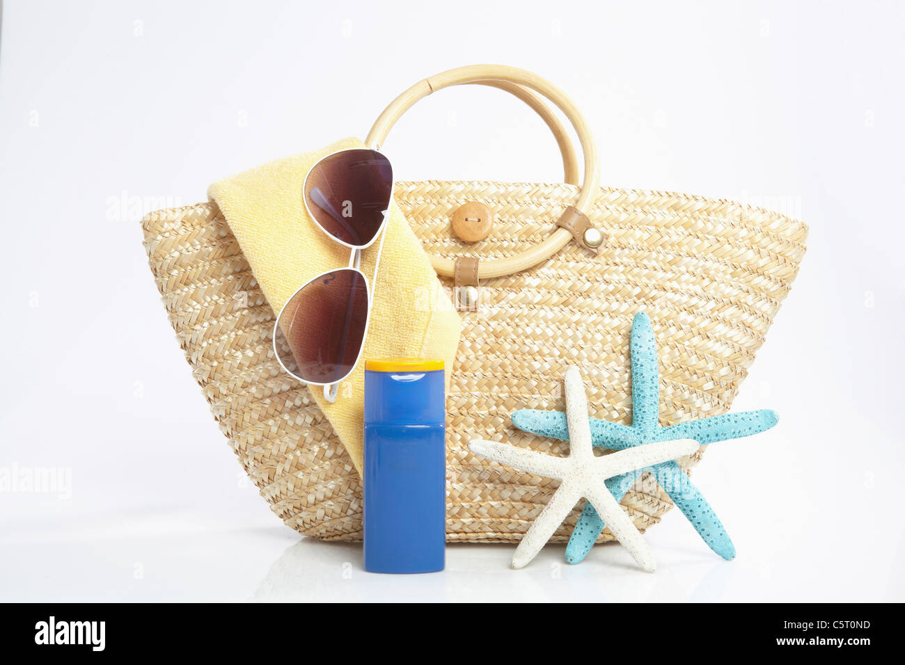 summer vacation items Stock Photo Alamy