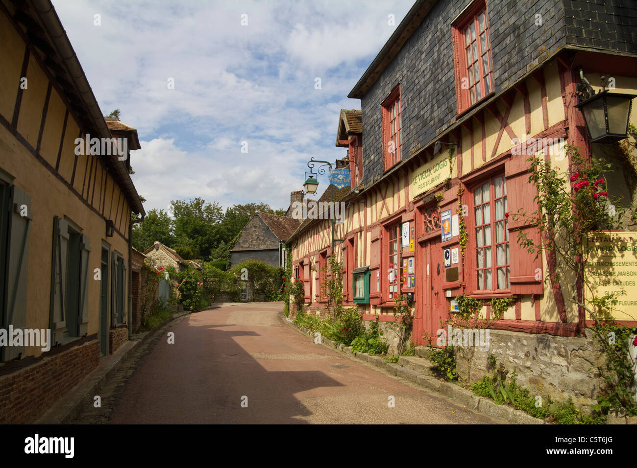 Le Vieux Logis Restaurant, Gerberoy Village, France Stock Photo