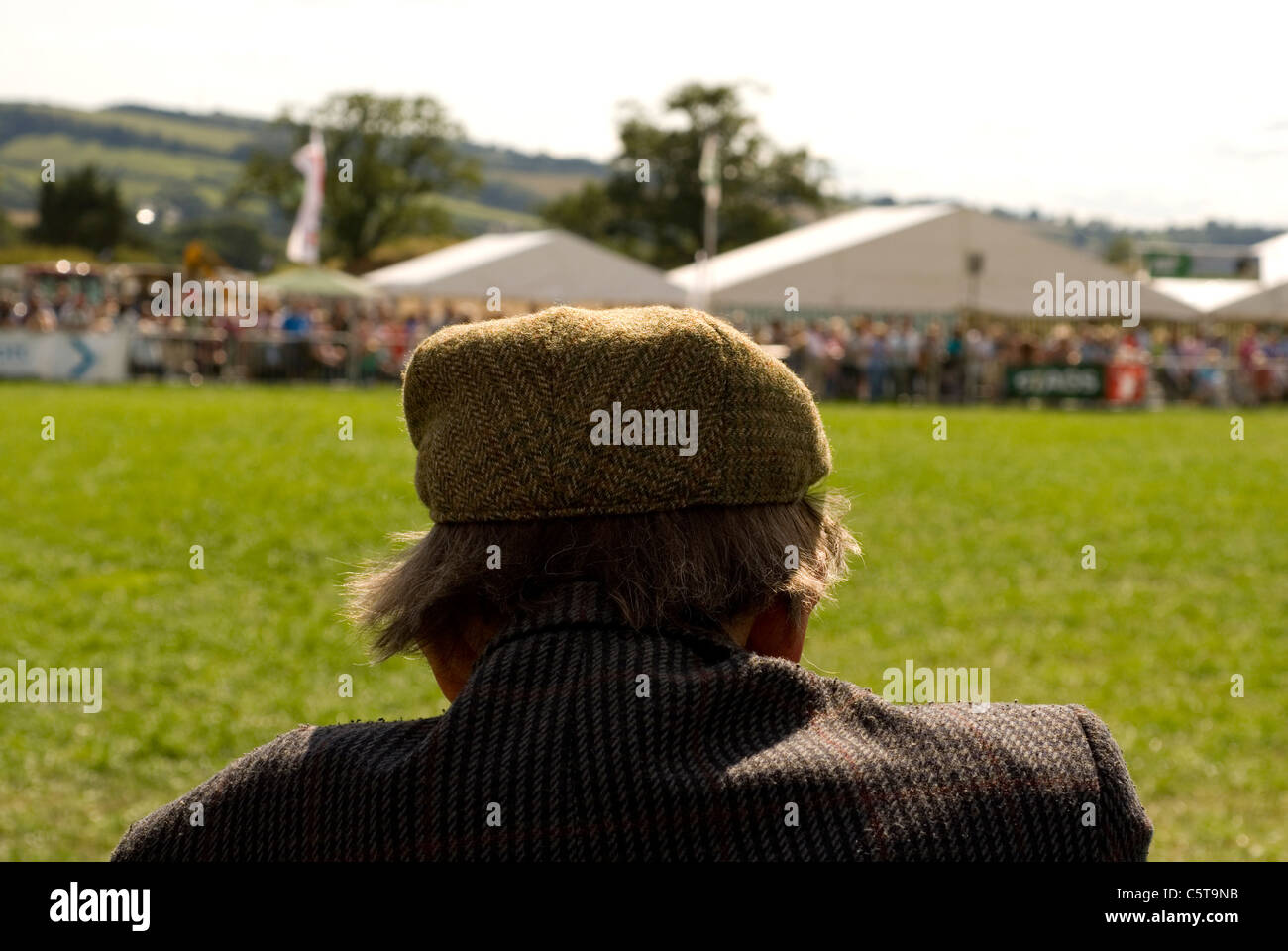 Old man rear hat hi-res stock photography and images - Alamy