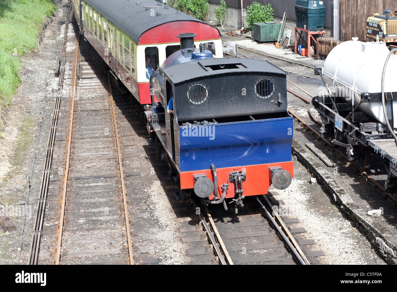 Pulling trains hires stock photography and images Alamy