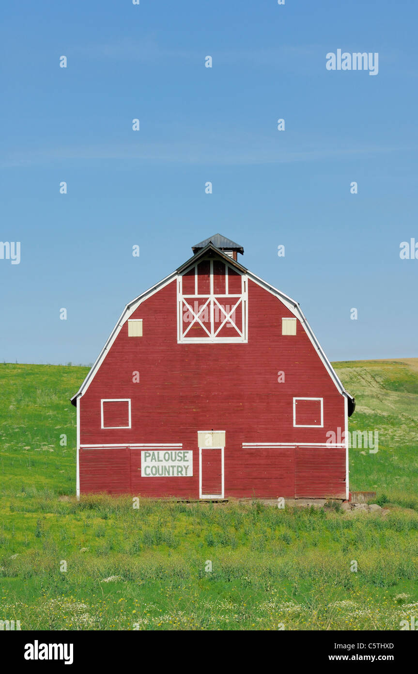 USA, Palouse, Whitman County, Washington State, Barn in field Stock Photo